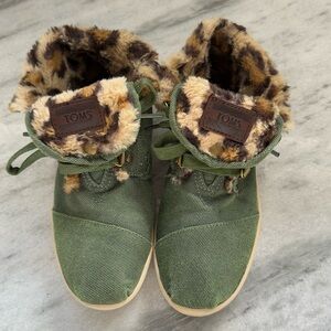 Toms Women's Highland Green Leopard High Top Fleece Lined Chukka bootie
